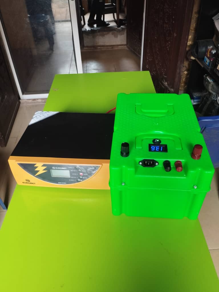 1300WH Powerbank + 1000W PureSinewave INVERTER